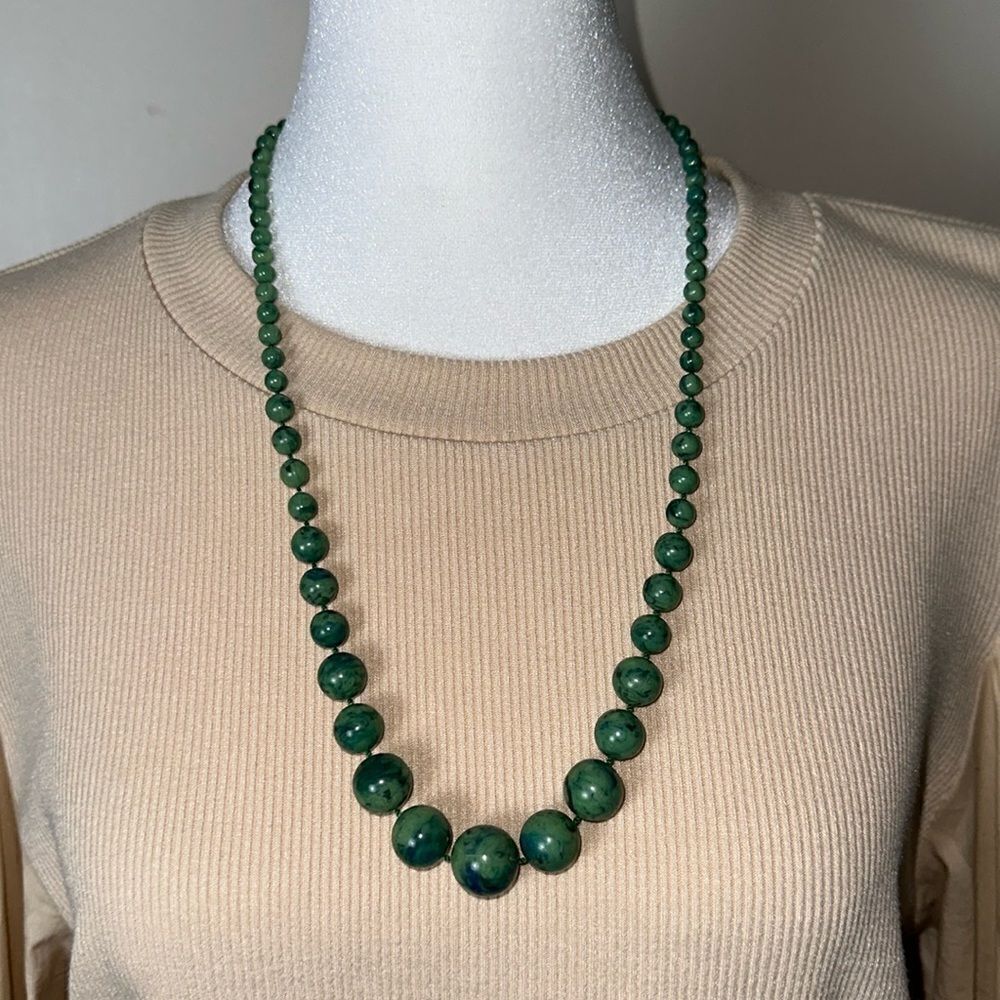 Vintage Jade Smooth Round Beaded Necklace Green Turquoise Blue Marble Tone